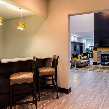 Best Western Plus Regency Park Walker Exterior photo