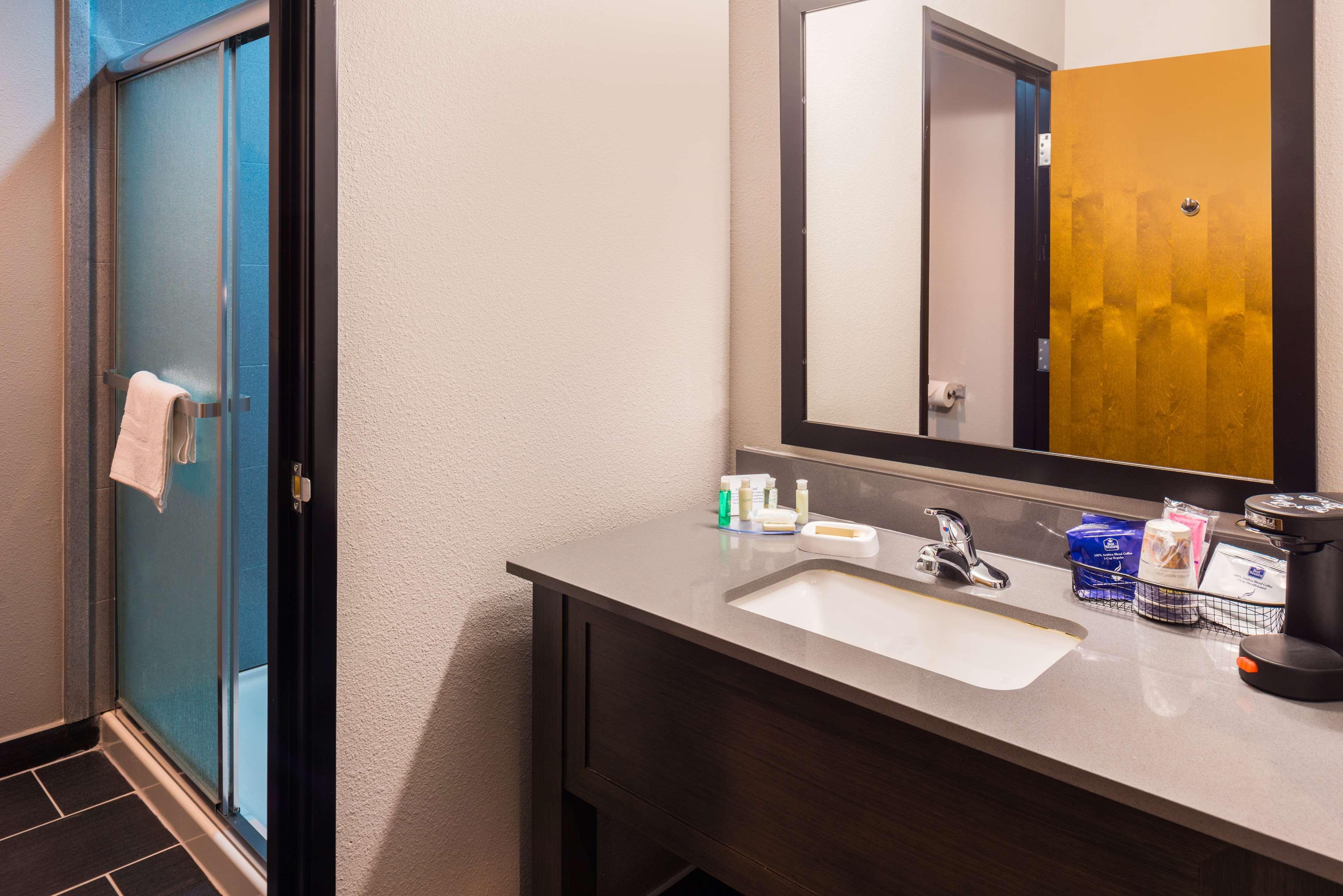 Best Western Plus Regency Park Walker Exterior photo