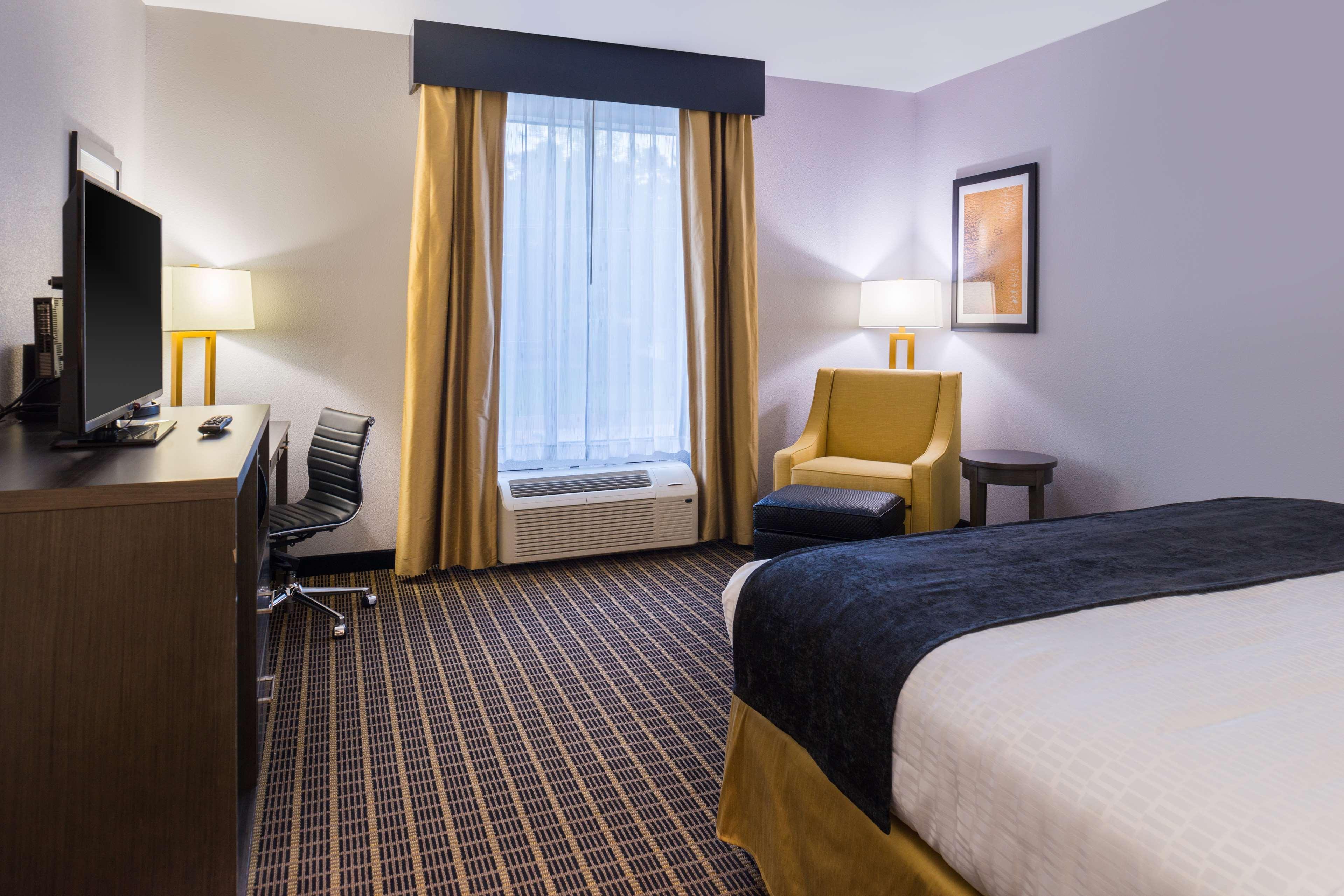 Best Western Plus Regency Park Walker Exterior photo