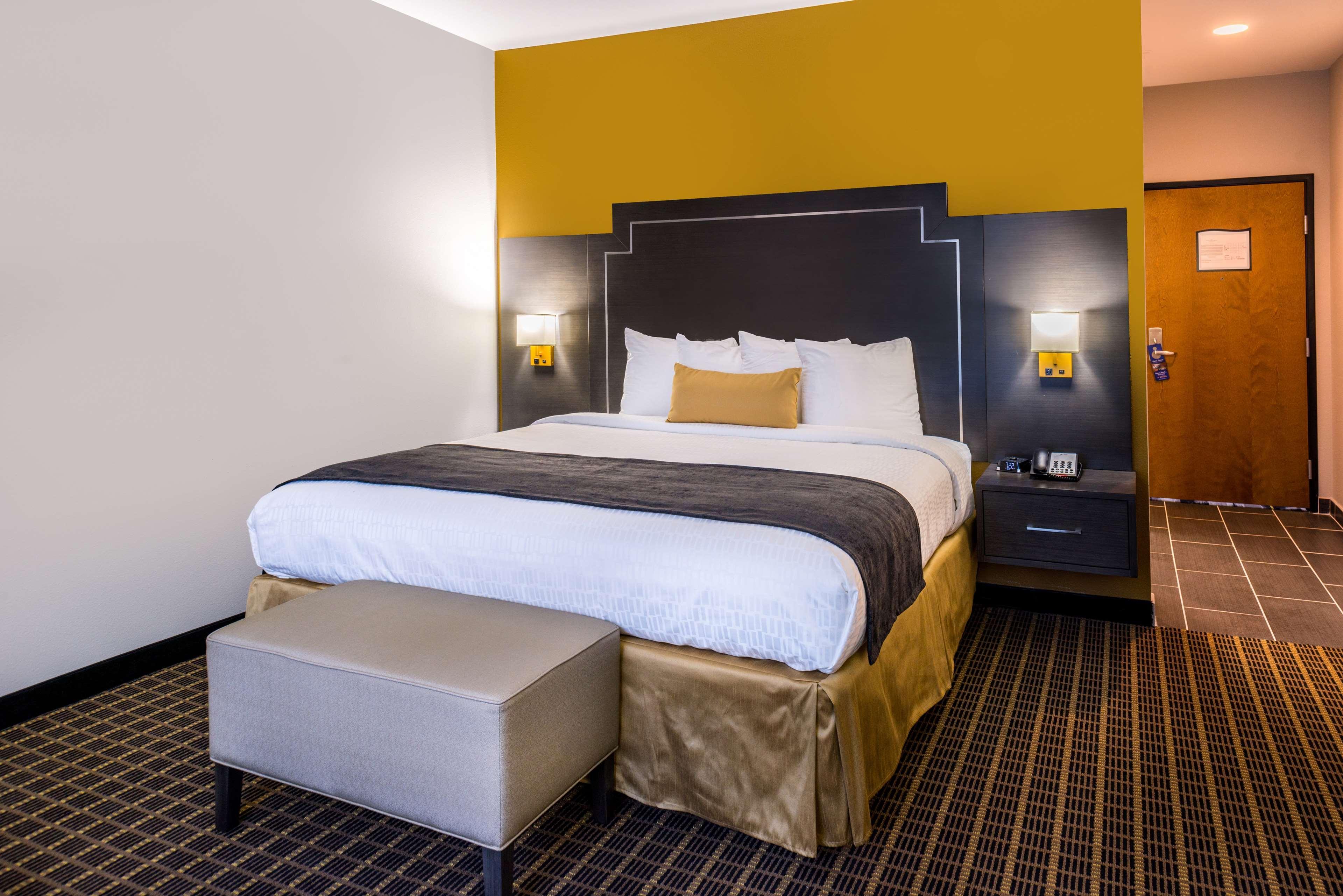 Best Western Plus Regency Park Walker Exterior photo