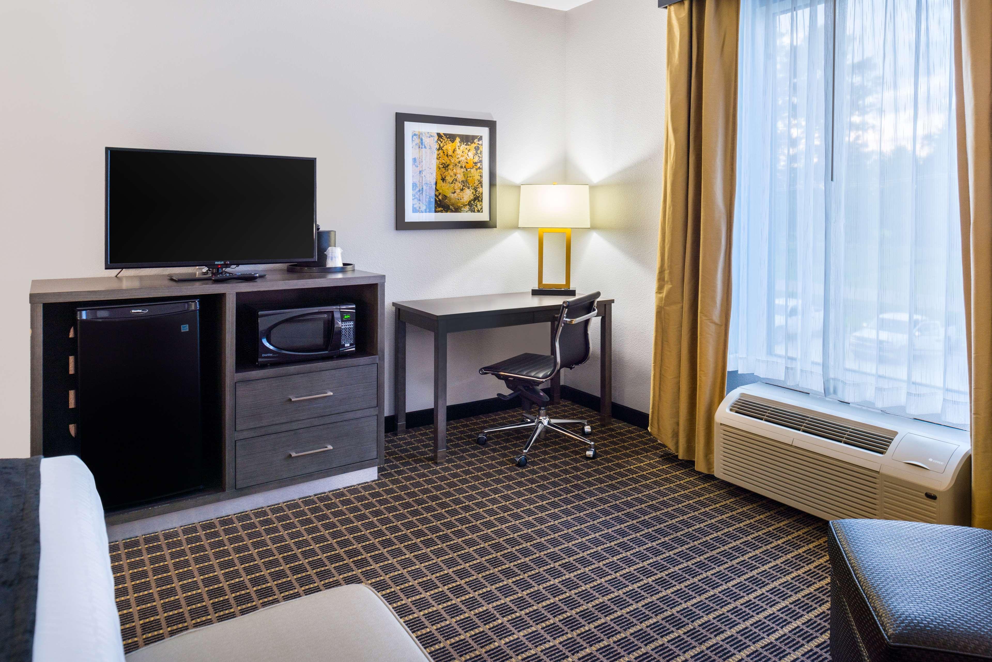 Best Western Plus Regency Park Walker Exterior photo