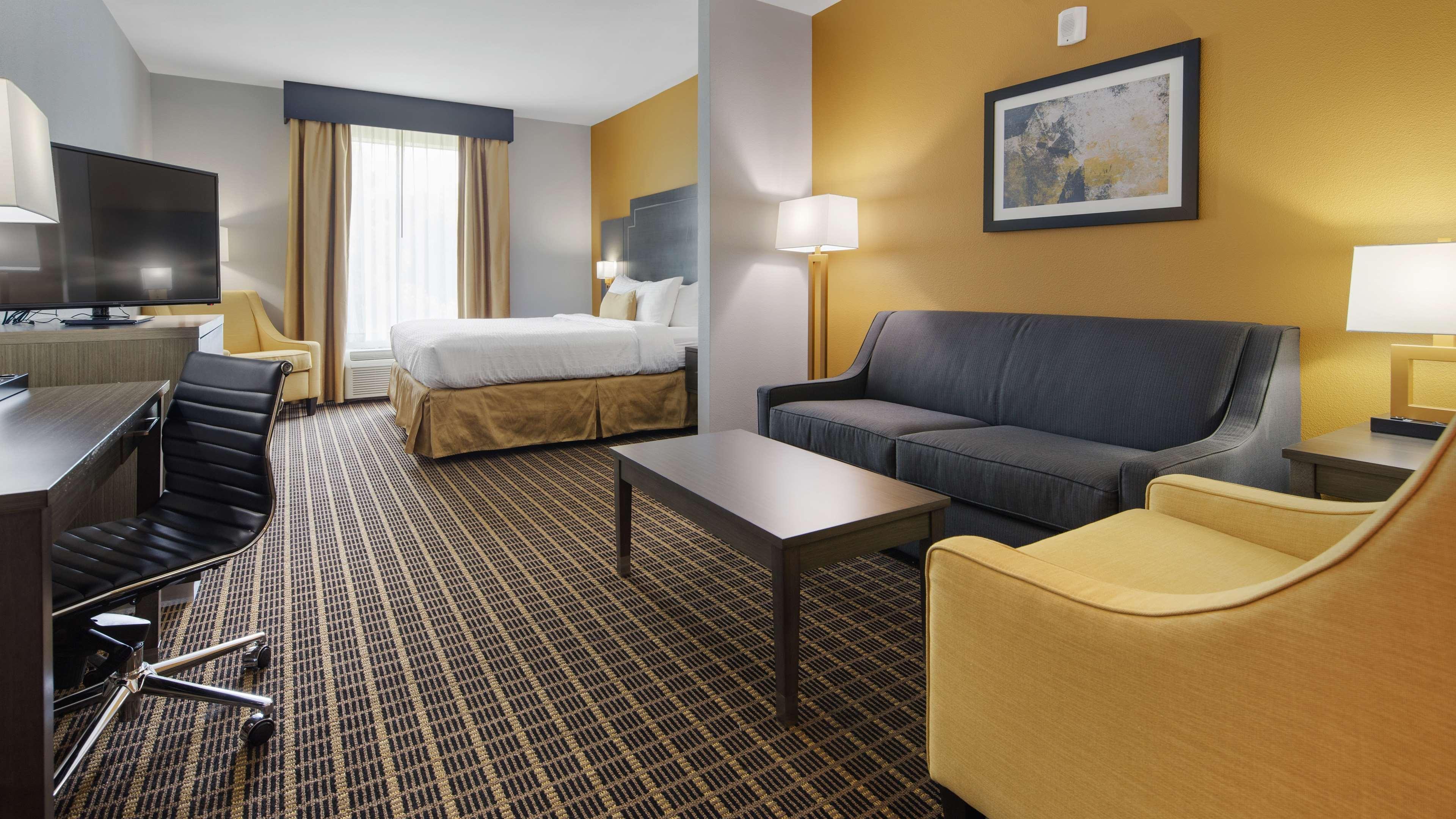 Best Western Plus Regency Park Walker Exterior photo