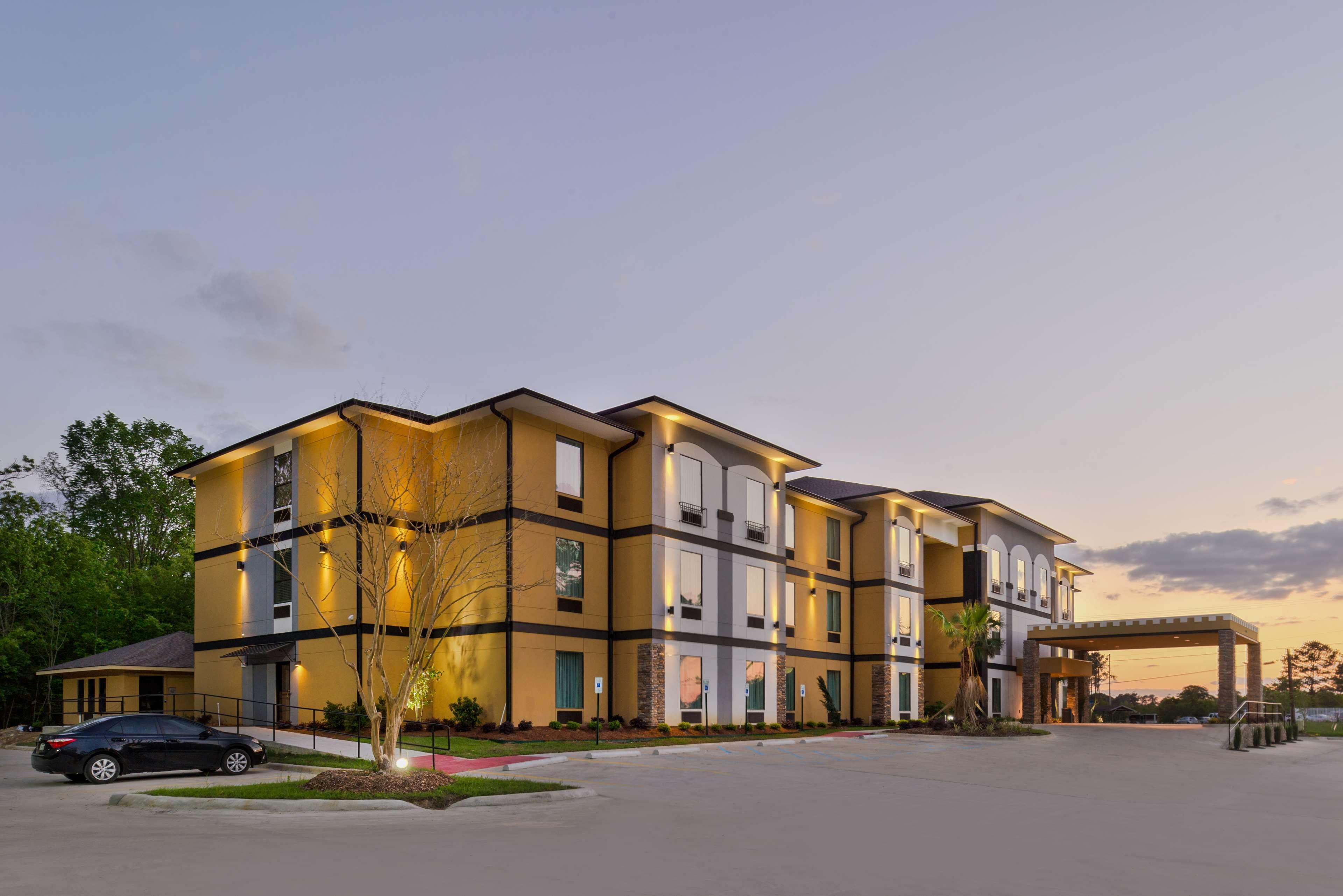 Best Western Plus Regency Park Walker Exterior photo