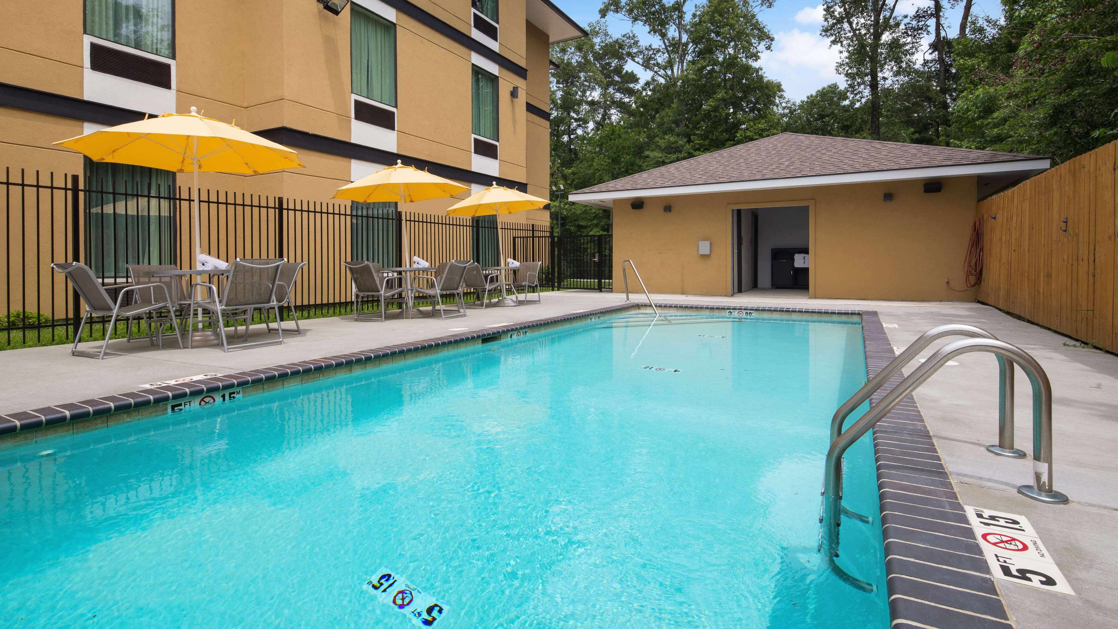 Best Western Plus Regency Park Walker Exterior photo