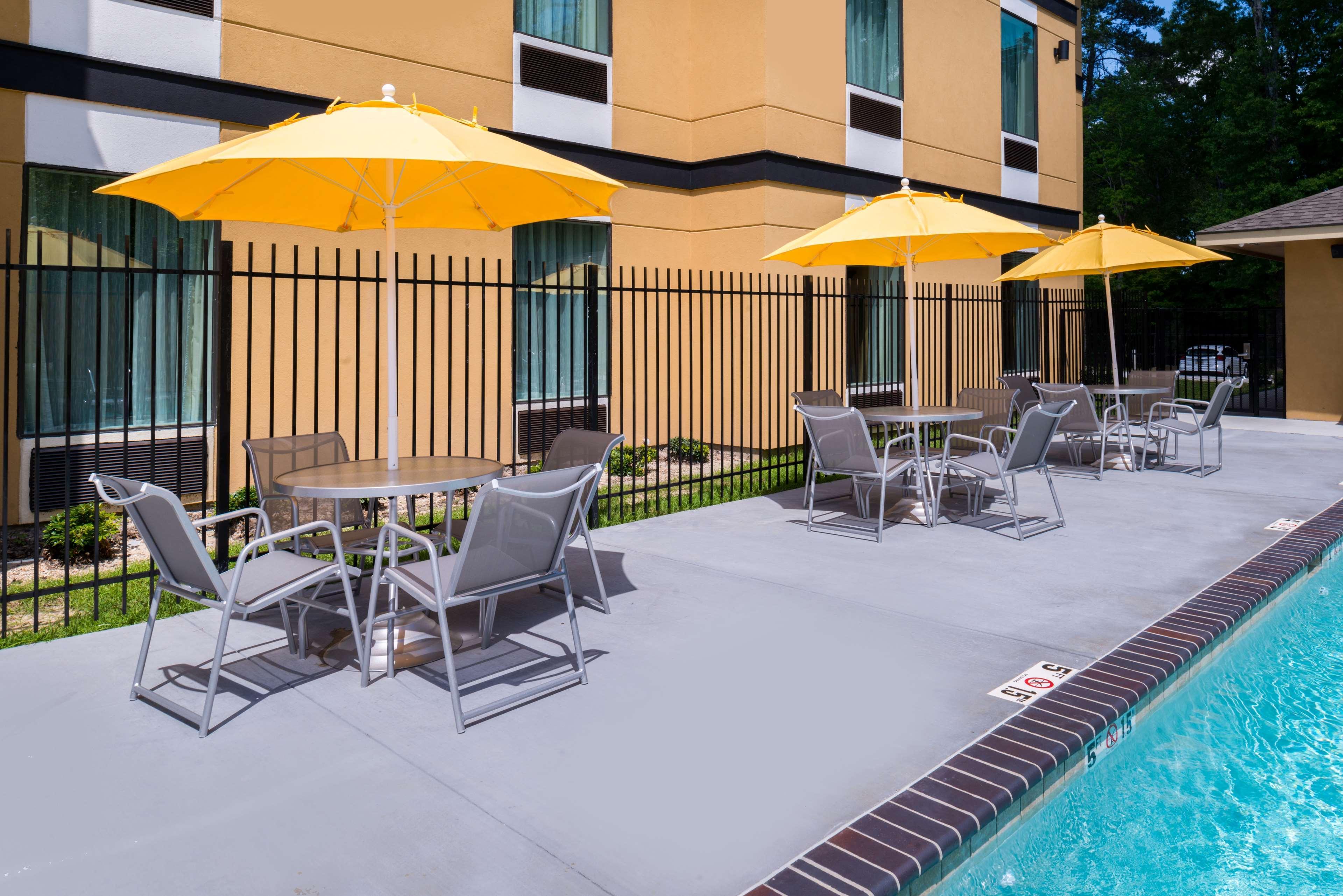 Best Western Plus Regency Park Walker Exterior photo