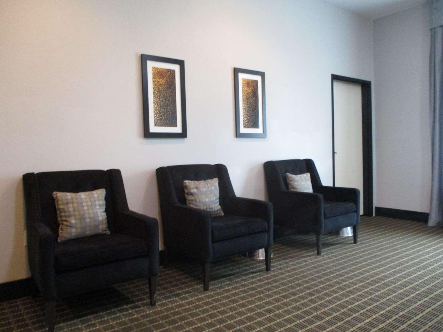 Best Western Plus Regency Park Walker Exterior photo