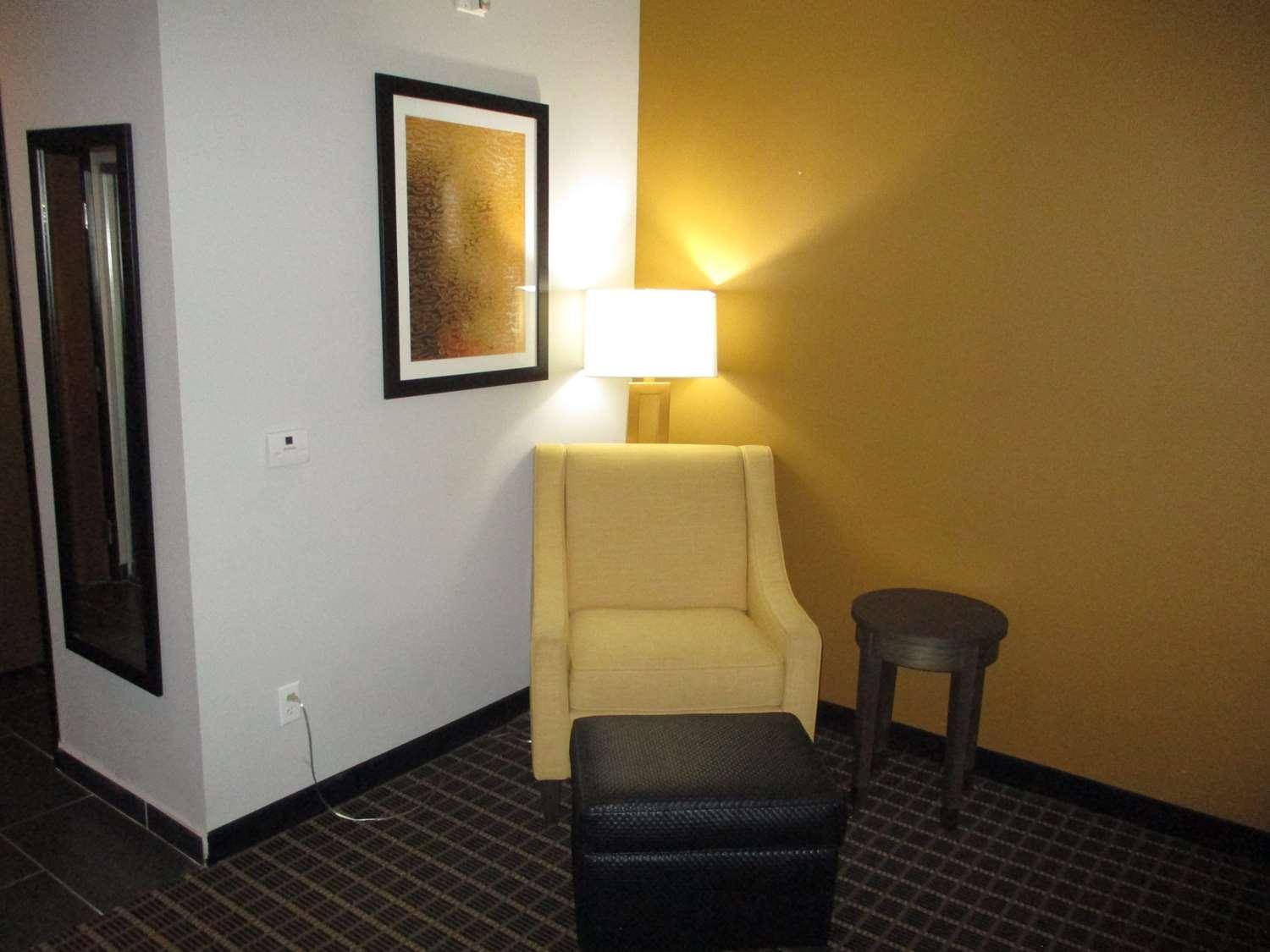 Best Western Plus Regency Park Walker Exterior photo
