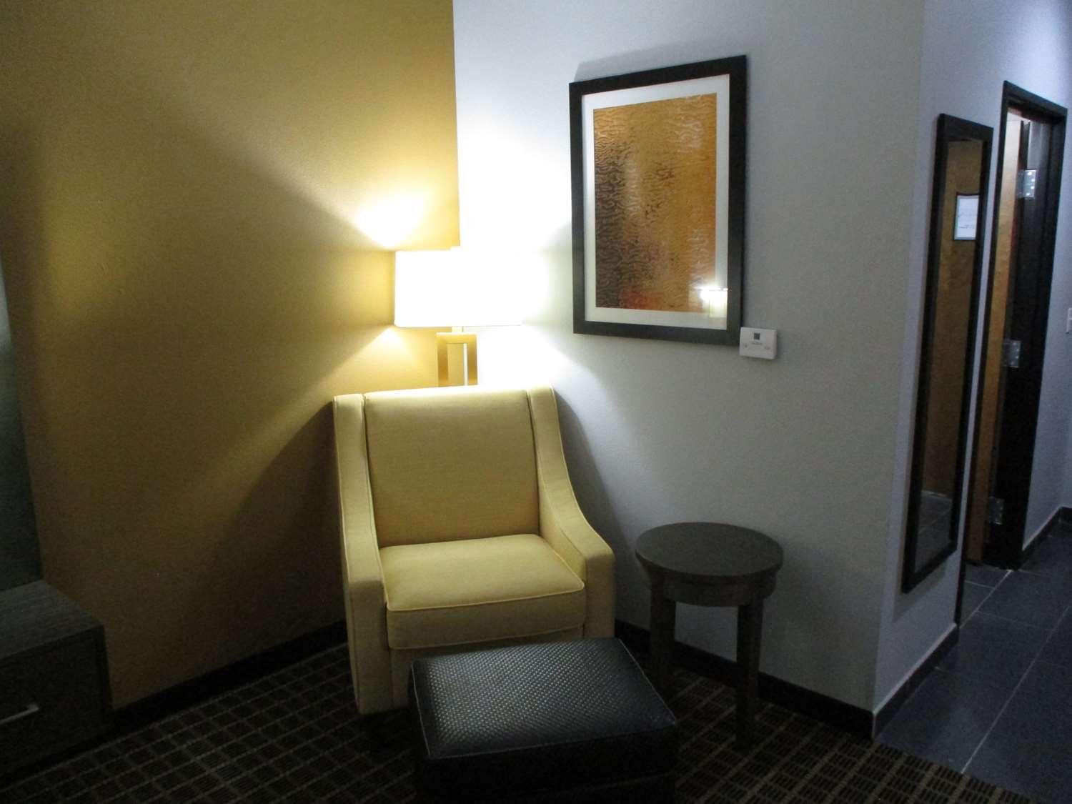Best Western Plus Regency Park Walker Exterior photo