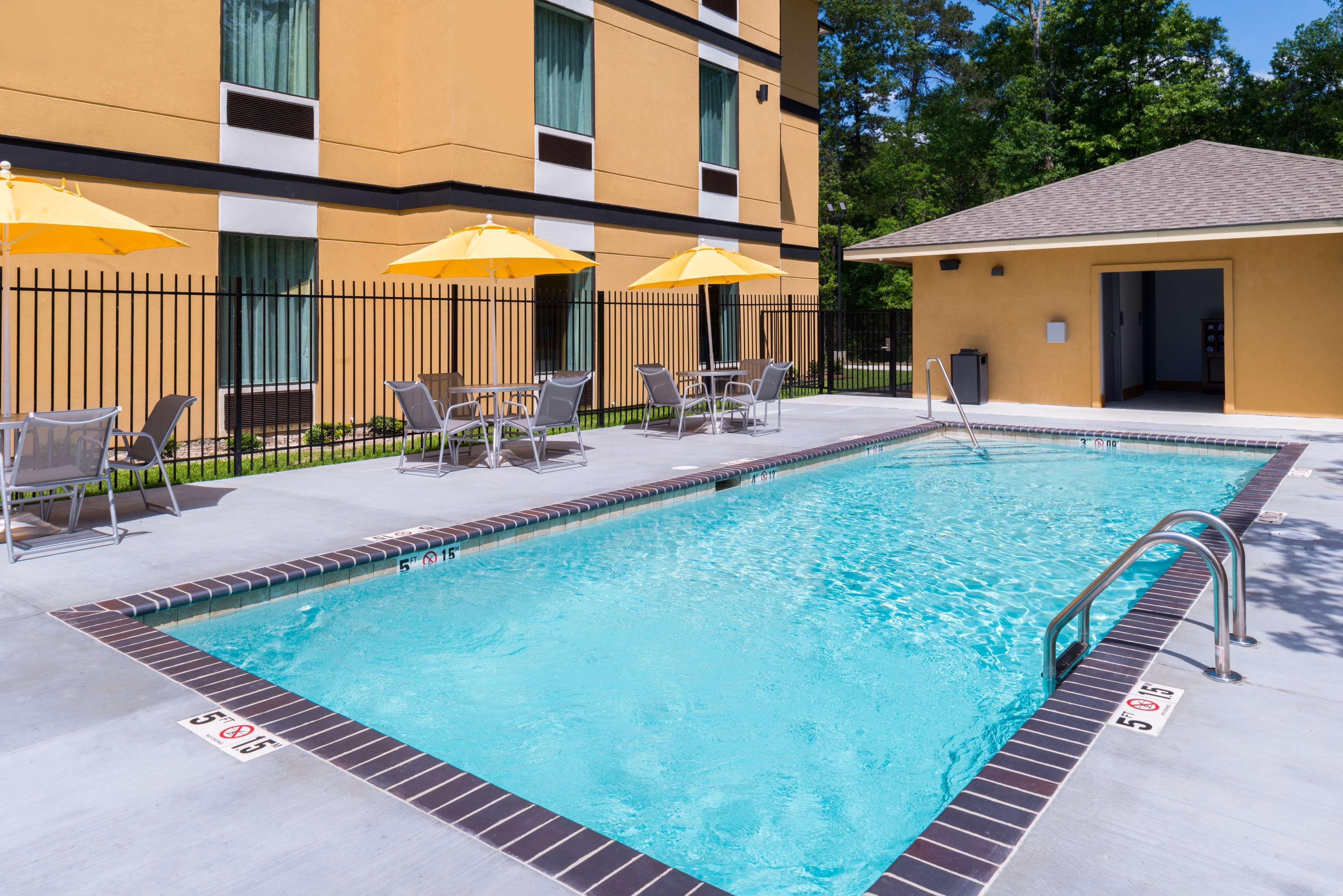 Best Western Plus Regency Park Walker Exterior photo