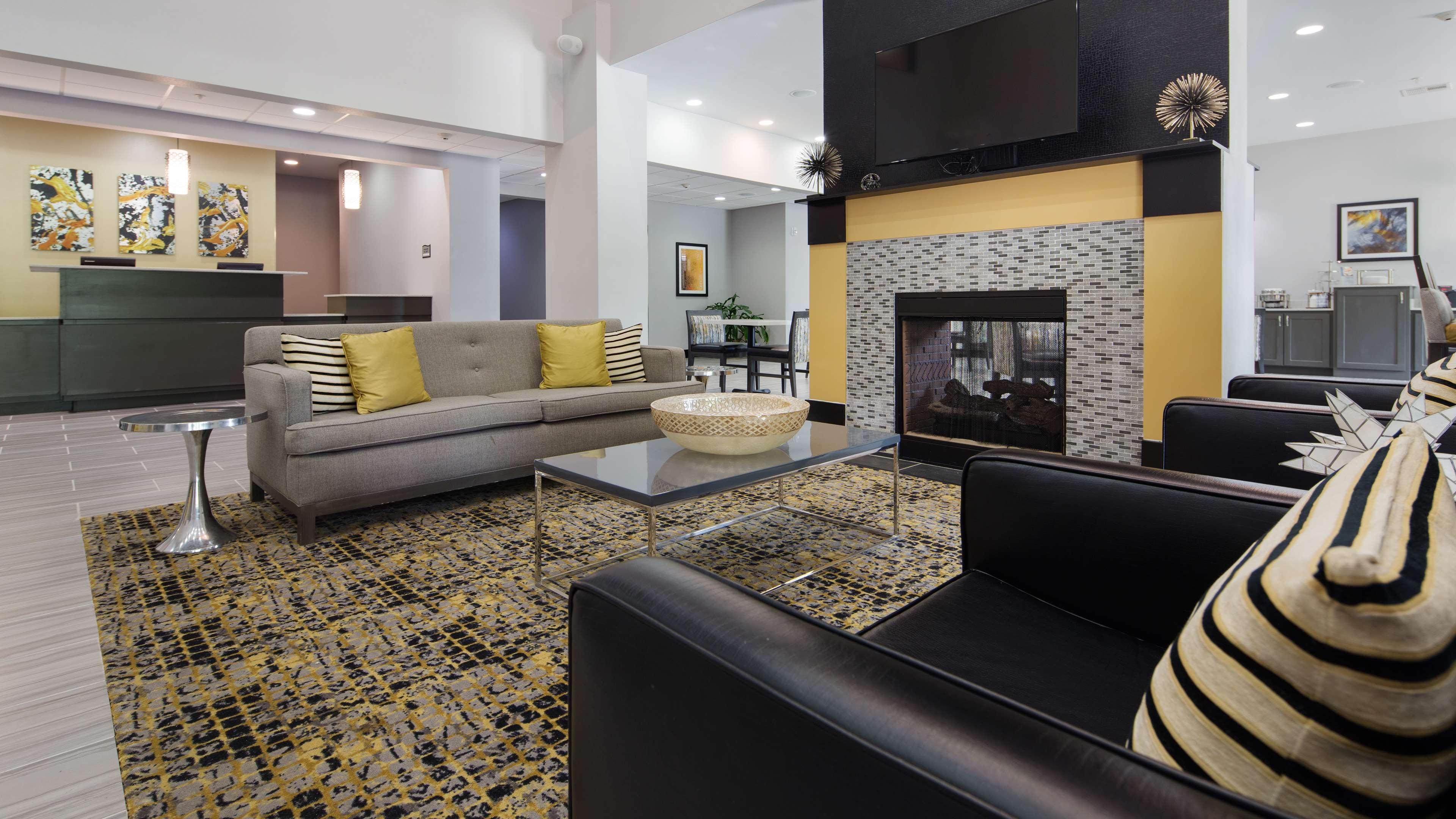 Best Western Plus Regency Park Walker Exterior photo