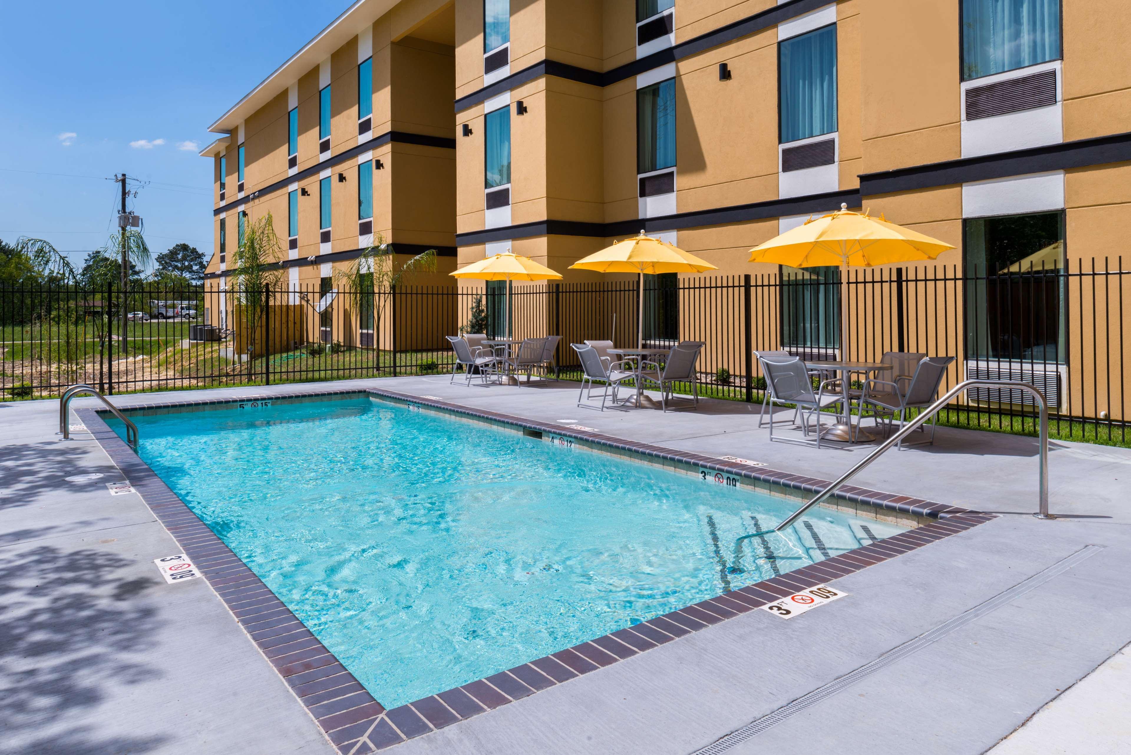 Best Western Plus Regency Park Walker Exterior photo